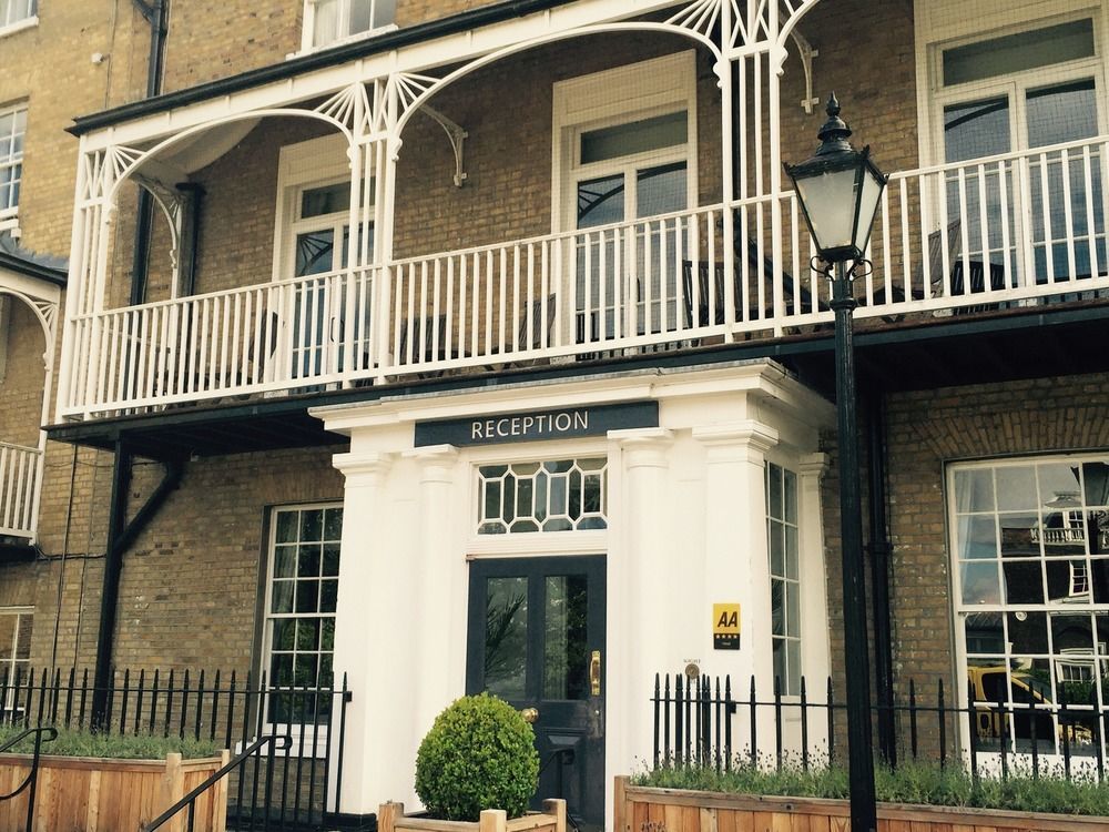Richmond Hill 4*